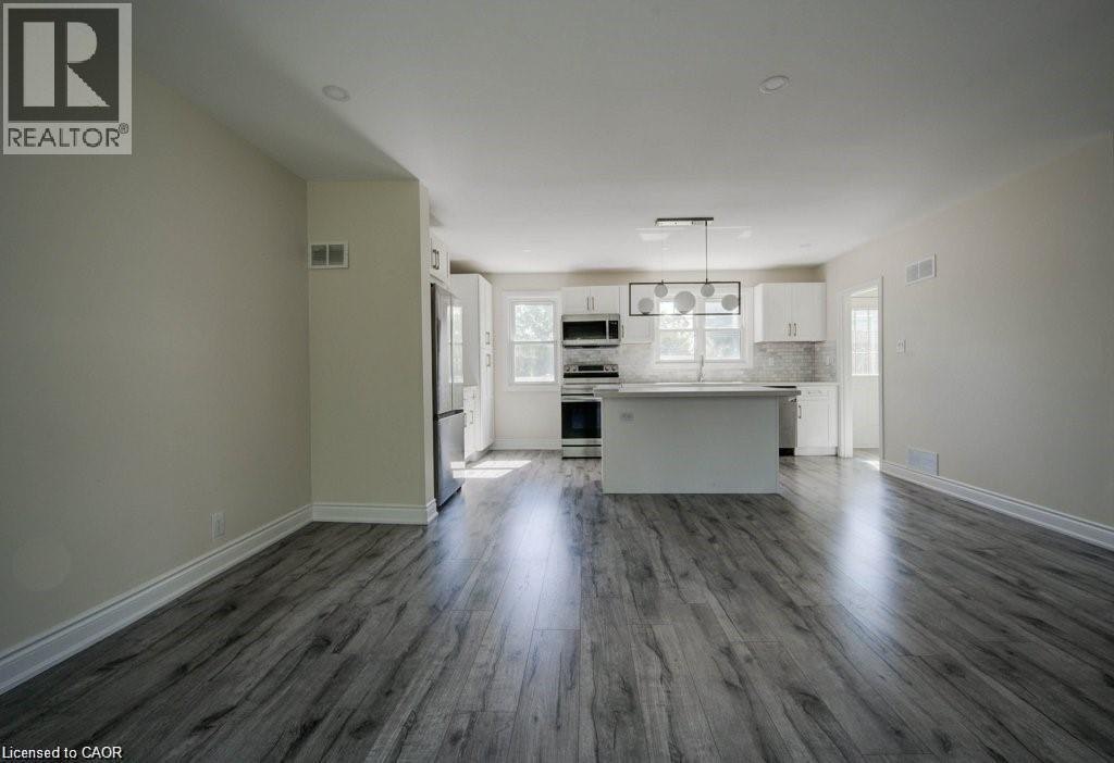 33 Sixth Avenue, Kitchener, ON, N2C 1P9 - 4