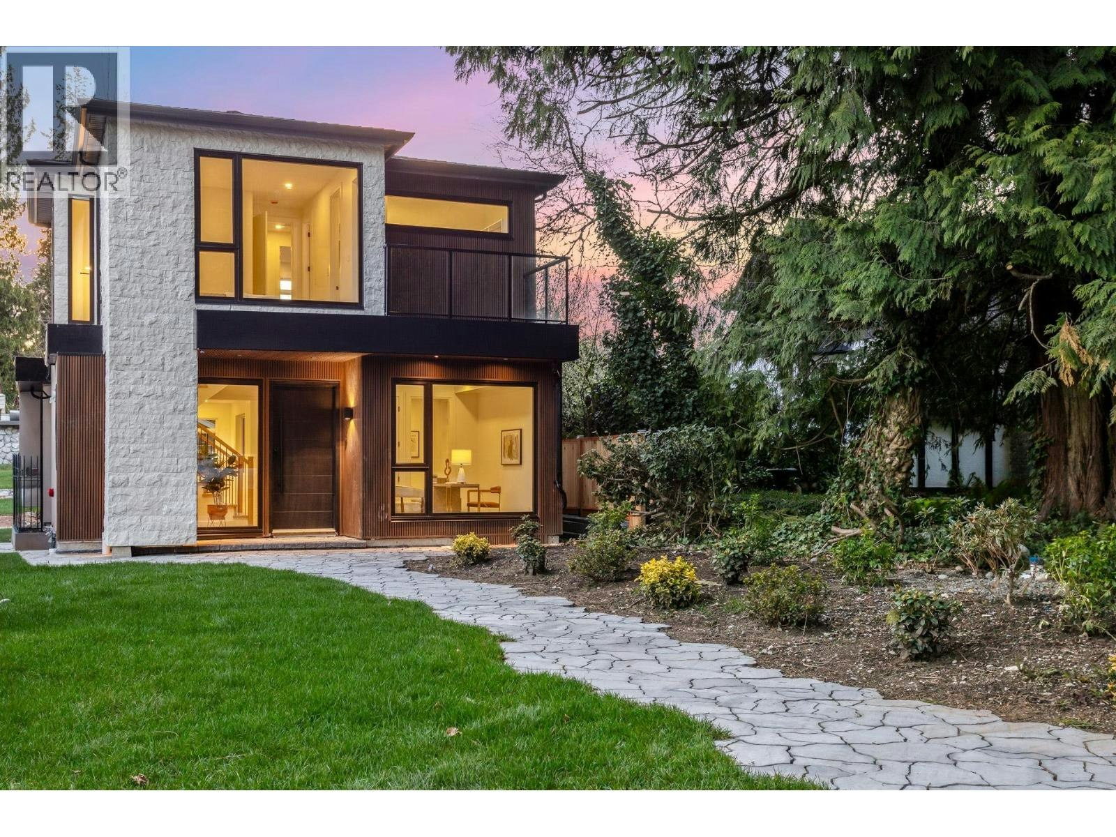 1921 Tatlow Avenue, North Vancouver, BC, V7P 3A2