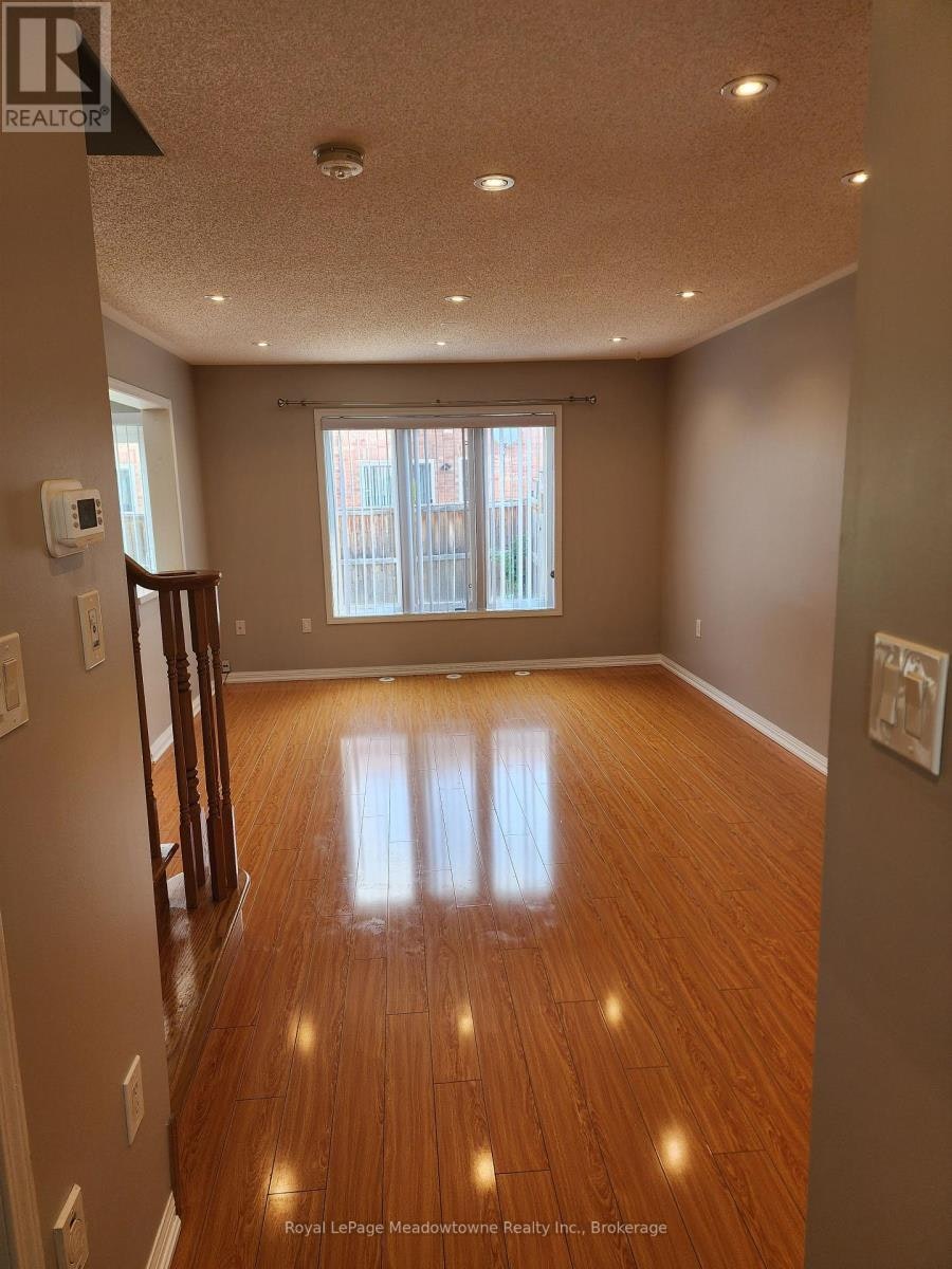 827 Scott Boulevard, Milton, ON, L9T 2C9 - 2