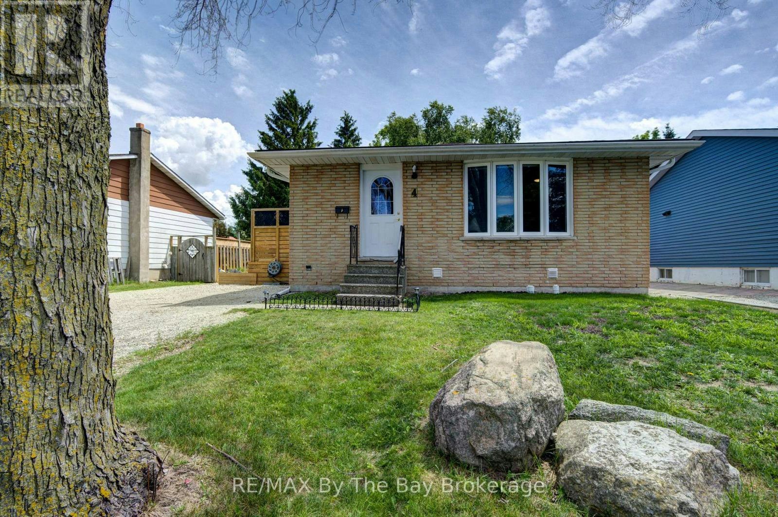 4 Watts Crescent, Collingwood, ON, L9Y 4H2