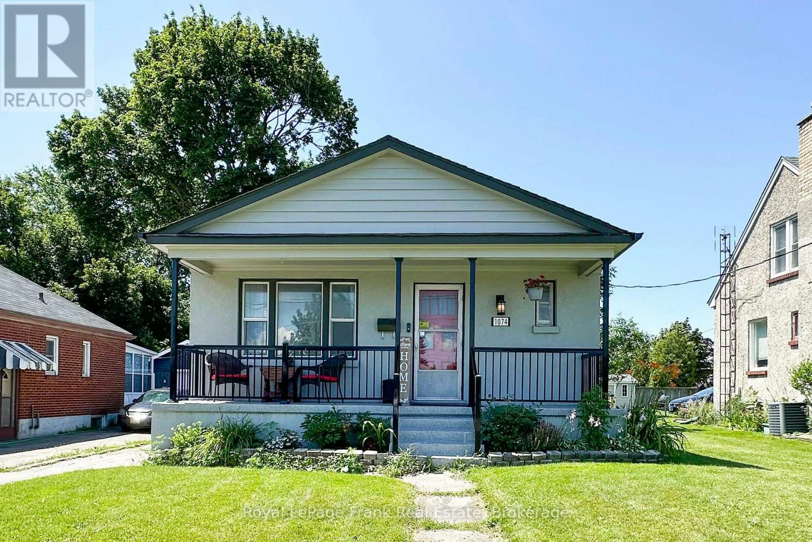 1074 Simcoe Street S, Oshawa, ON, L1H 4L6