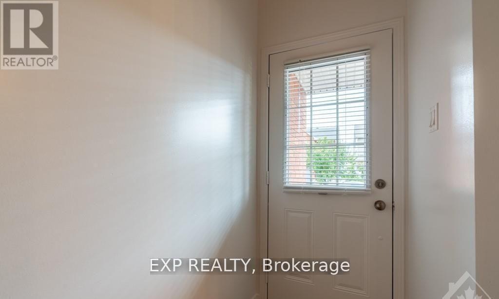 282 Macoun Circle, Ottawa, ON, K1T 0H9 - 4
