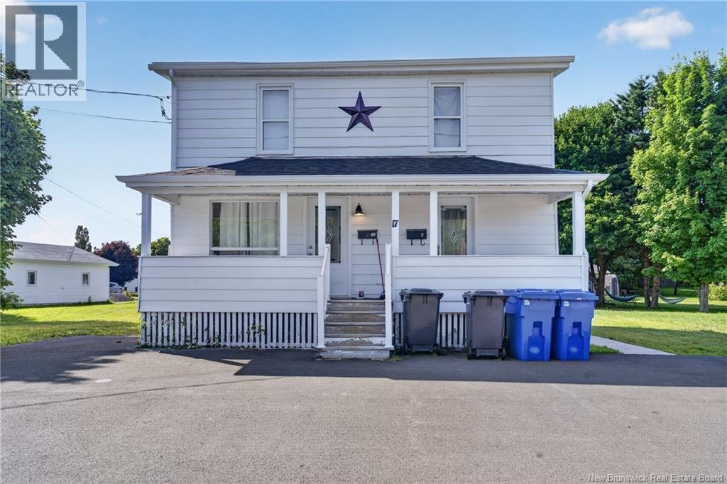 17 Dover Street, Campbellton, NB, E3N 1P4
