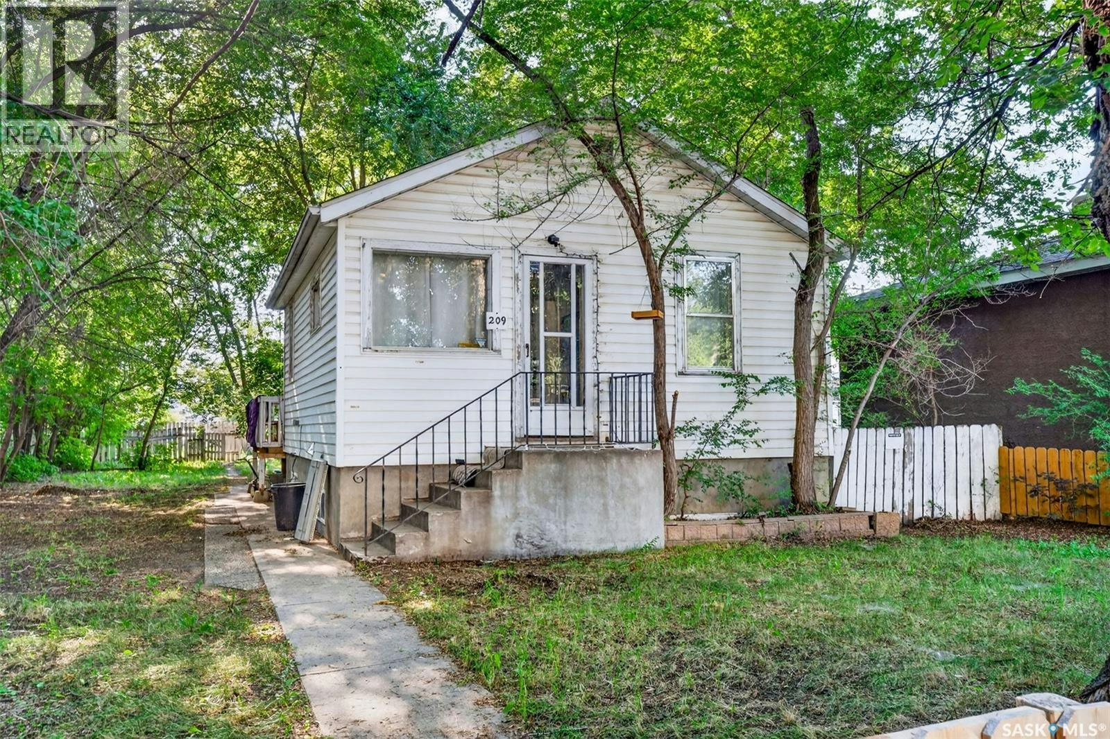 209 V Avenue S, Saskatoon, SK, S7M 3E2