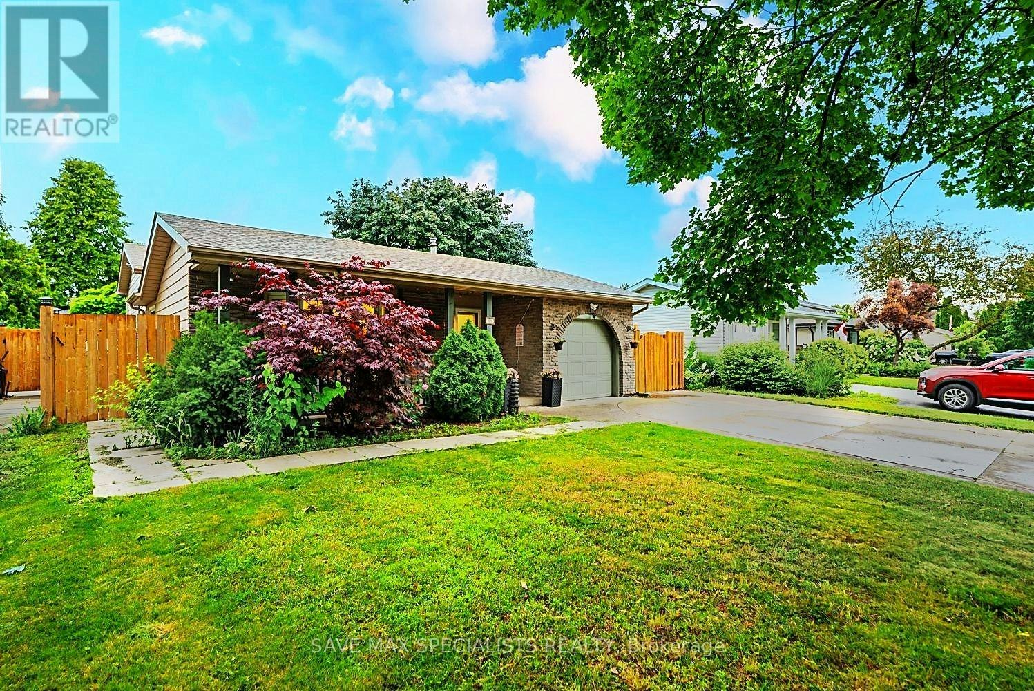 26 Fairington Crescent, St. Catharines, ON, L2N 5W3