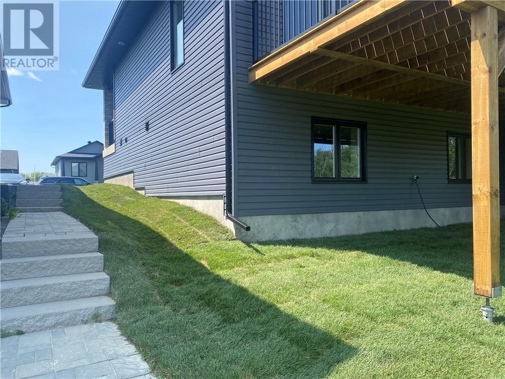 Main Floor-144 Meadowbrook Road, Greater Sudbury, ON, P0M 1B0 - 35