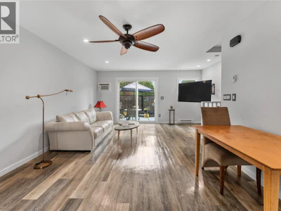 5-3135 Walnut Street - 5