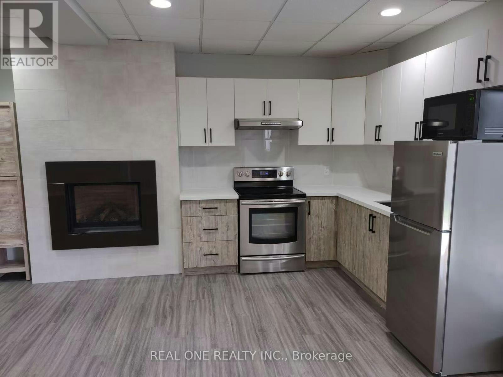 70 Closs Square, Aurora, ON, L4G 5H9 - 5