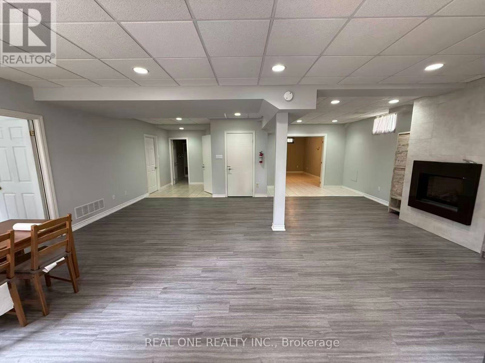 70 Closs Square, Aurora, ON, L4G 5H9 - 4