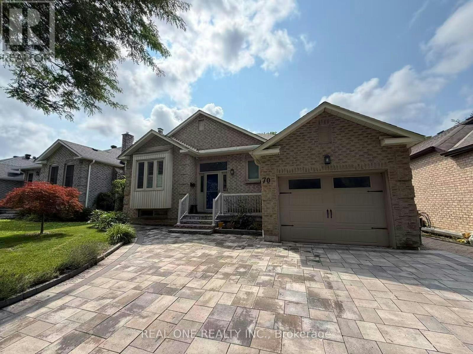70 Closs Square, Aurora, ON, L4G 5H9