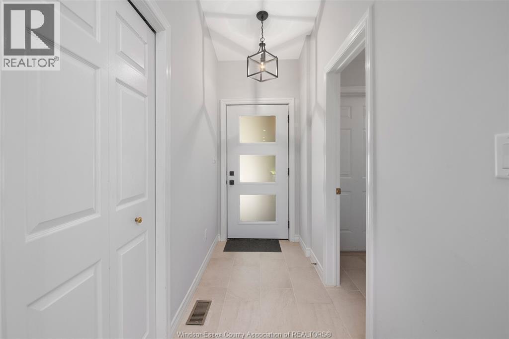 19 Malibu Drive, Leamington, ON, N8H 5G4 - 8