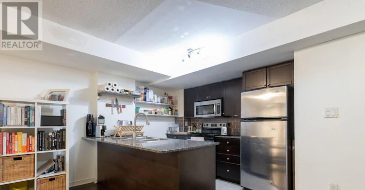 TH 137-25 Turntable Crescent, Toronto, ON, M6H 4K8 - 4