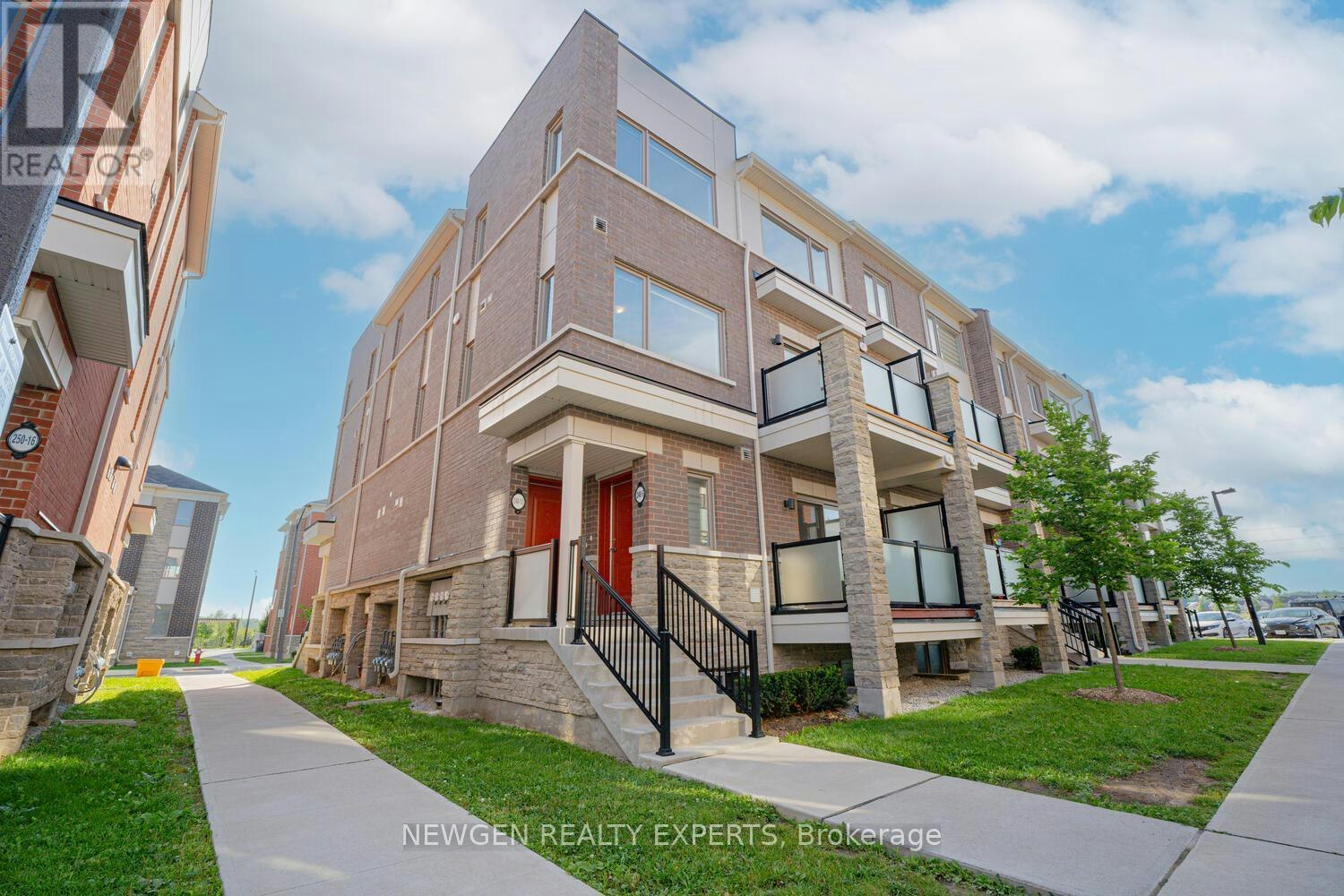 13-240 Lagerfeld Drive, Brampton, ON, L7A 5G9