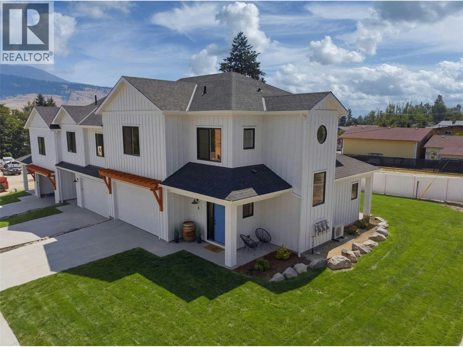 8-11565 E Okanagan Centre Road, Lake Country, BC, V4V 1G4
