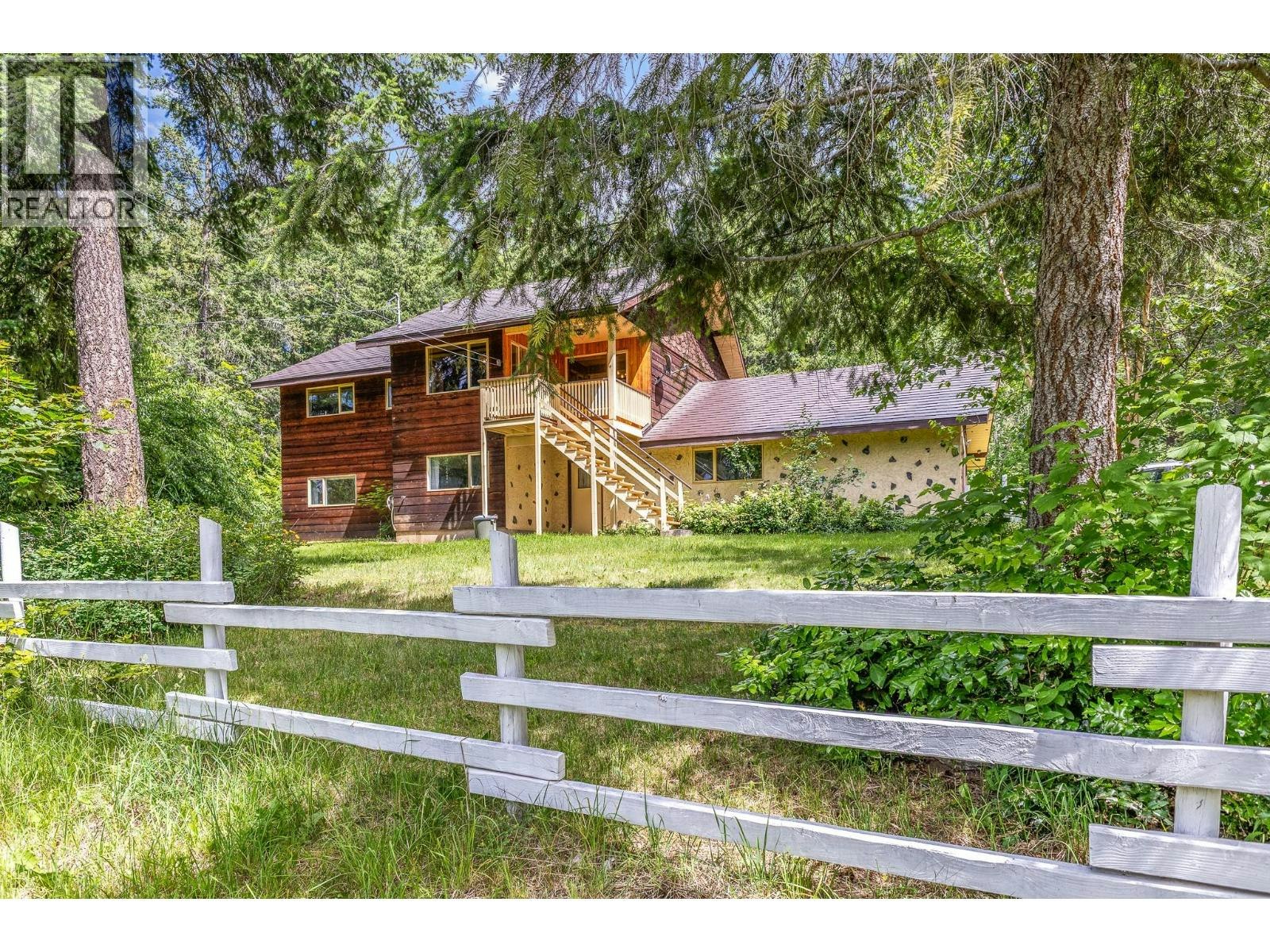 2489 Hendrickson Road, Blind Bay, BC, V0E 2W0