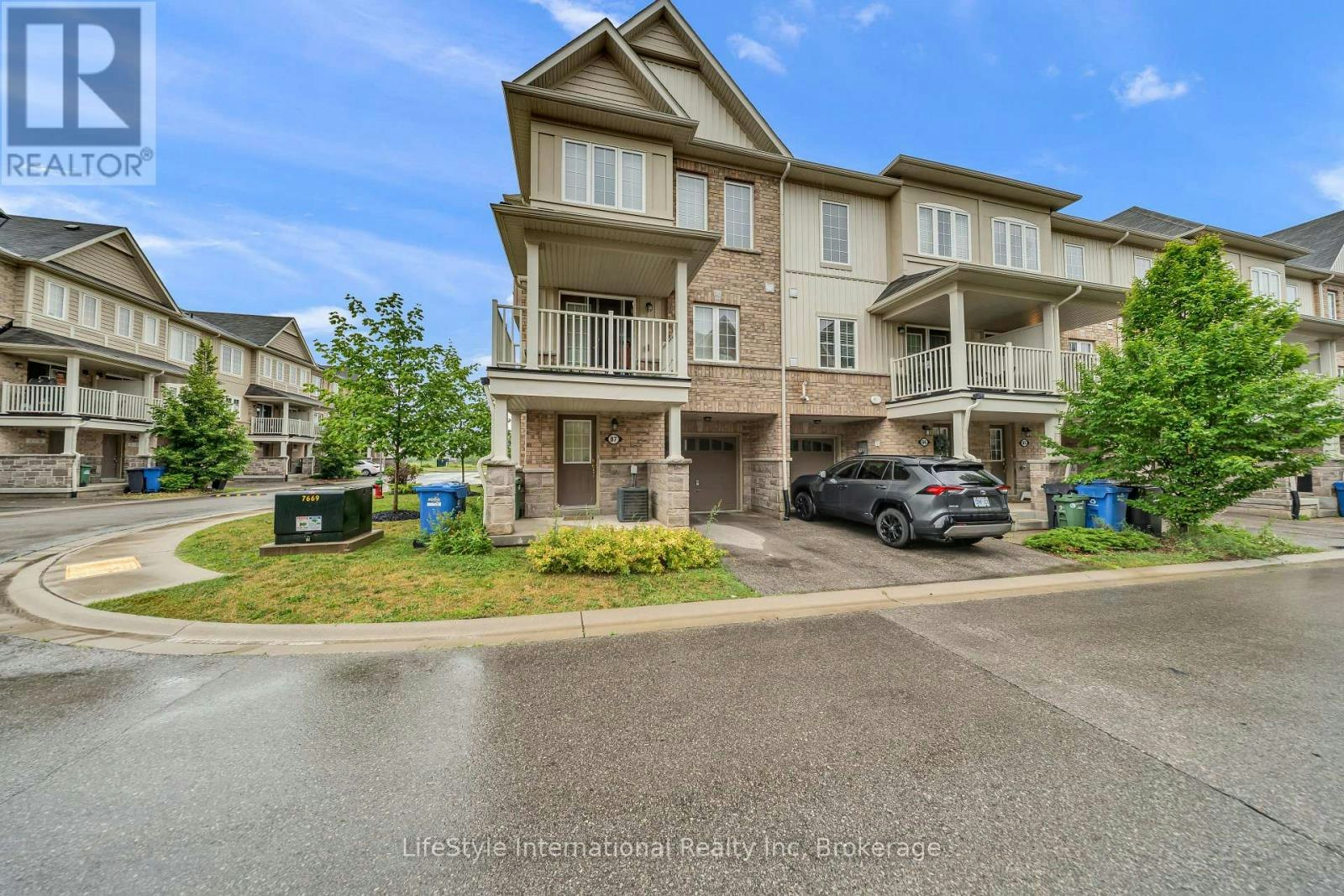 87-88 Decorso Drive, Guelph, ON, N1L 0A9