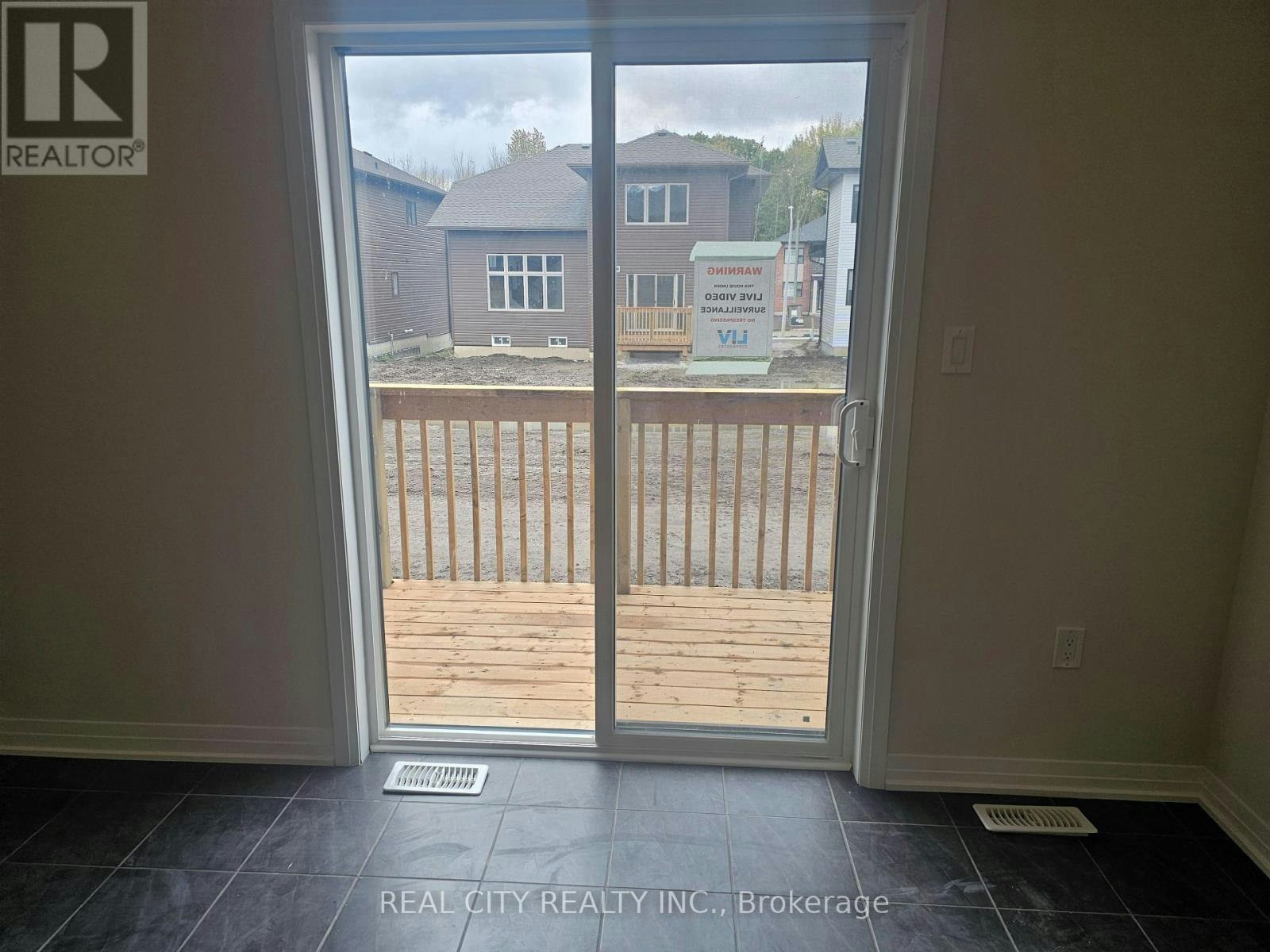 3063 Sandy Acres Avenue, Severn, ON, L3V 6H3 - 4