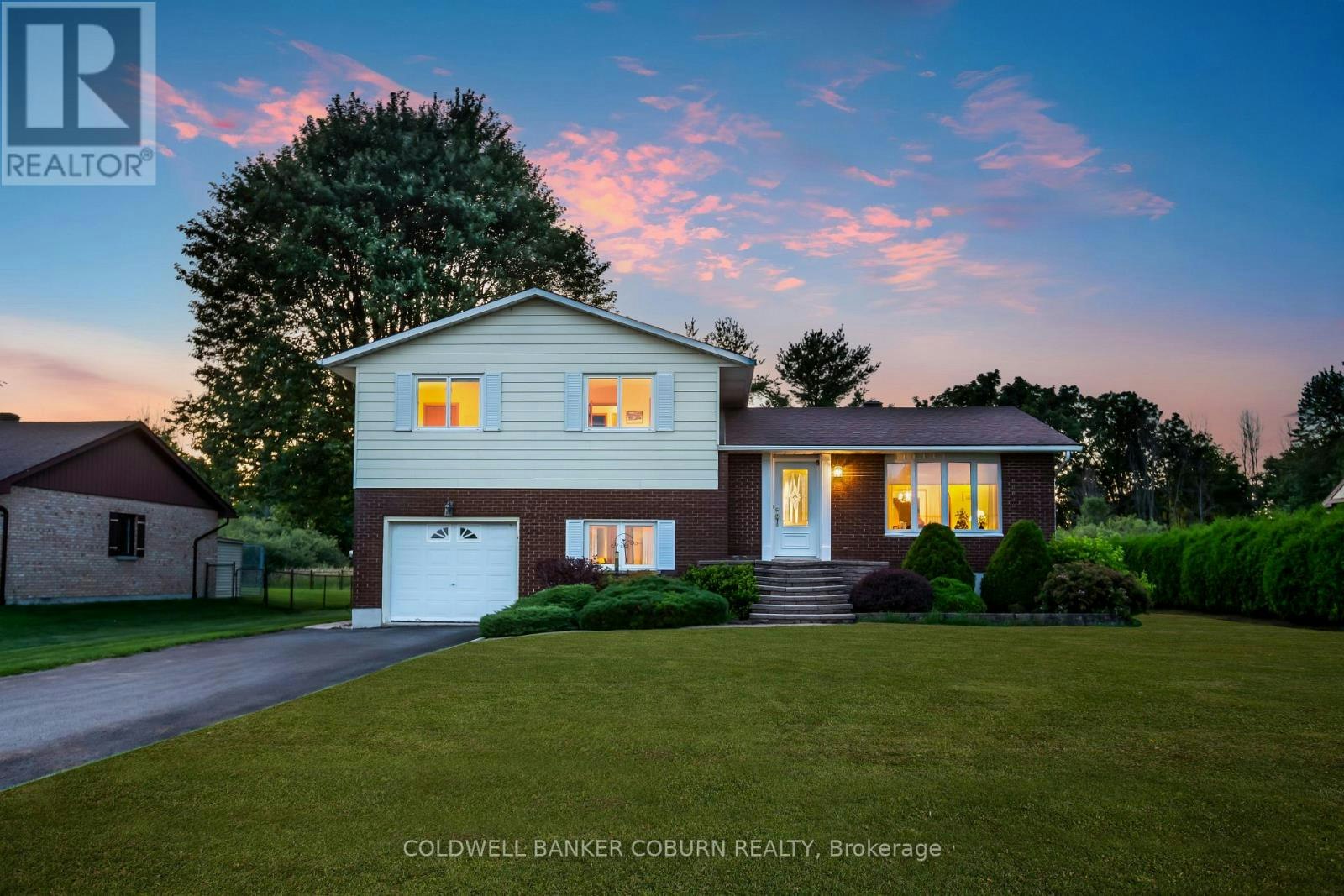 12169 Lakeshore Drive, Iroquois, ON, K0C 1X0