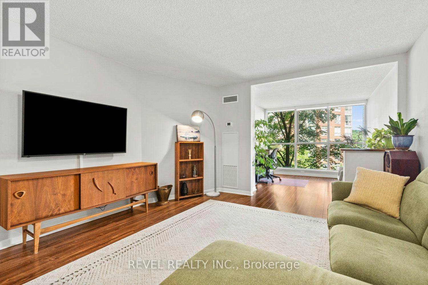 302-20 Southport Street, Toronto, ON, M6S 4Y8 - 2
