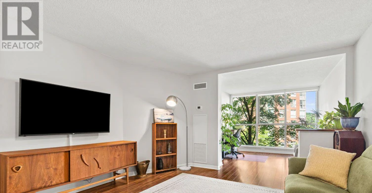 302-20 Southport Street, Toronto, ON, M6S 4Y8 - 2