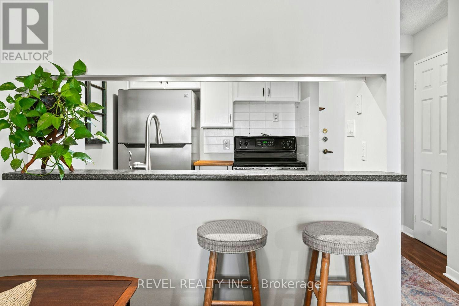 302-20 Southport Street, Toronto, ON, M6S 4Y8 - 14