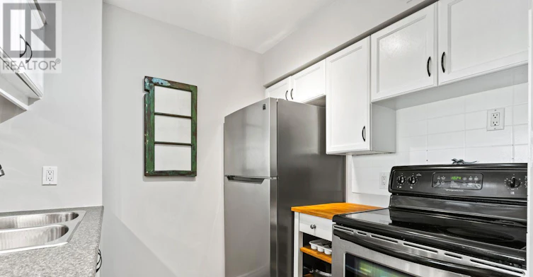 302-20 Southport Street, Toronto, ON, M6S 4Y8 - 17
