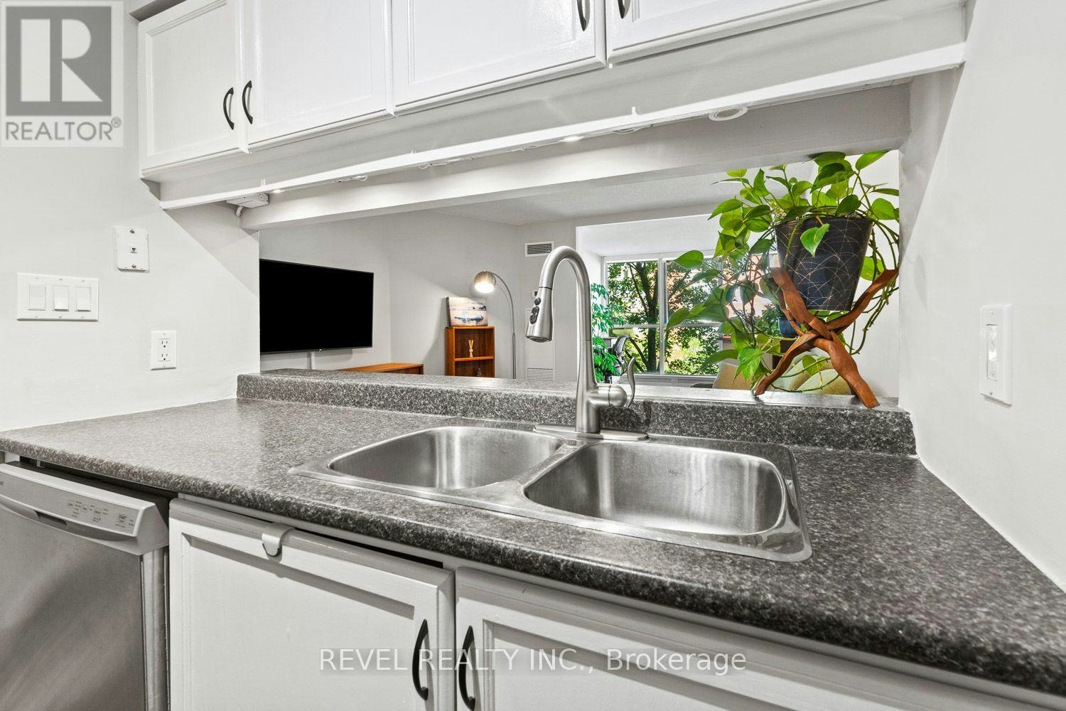 302-20 Southport Street, Toronto, ON, M6S 4Y8 - 18