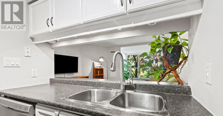 302-20 Southport Street, Toronto, ON, M6S 4Y8 - 18