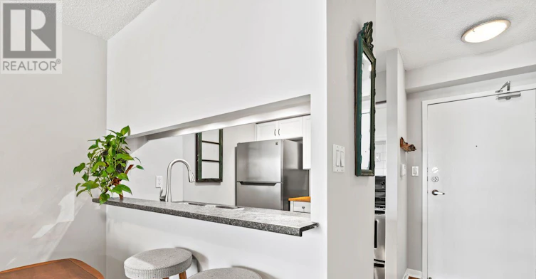 302-20 Southport Street, Toronto, ON, M6S 4Y8 - 13