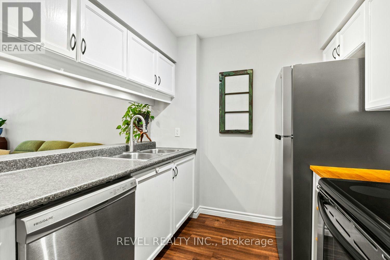 302-20 Southport Street, Toronto, ON, M6S 4Y8 - 16