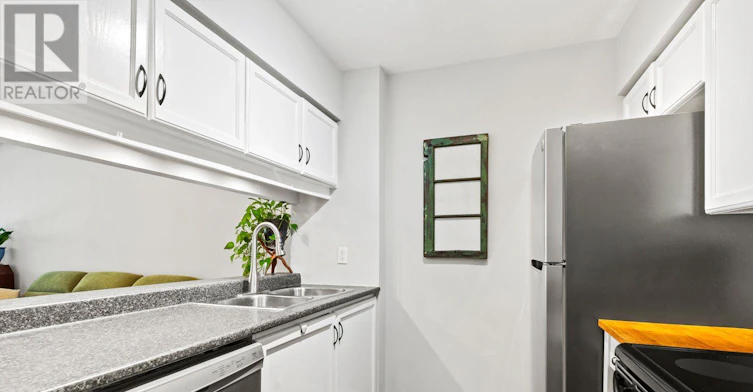 302-20 Southport Street, Toronto, ON, M6S 4Y8 - 16