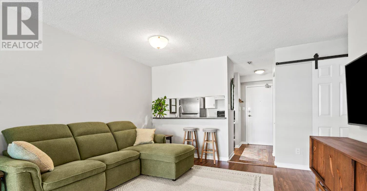 302-20 Southport Street, Toronto, ON, M6S 4Y8 - 4