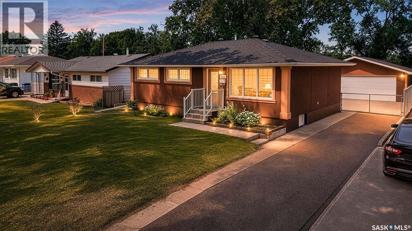 1246 Carleton Street, Moose Jaw, SK, S6H 3A6
