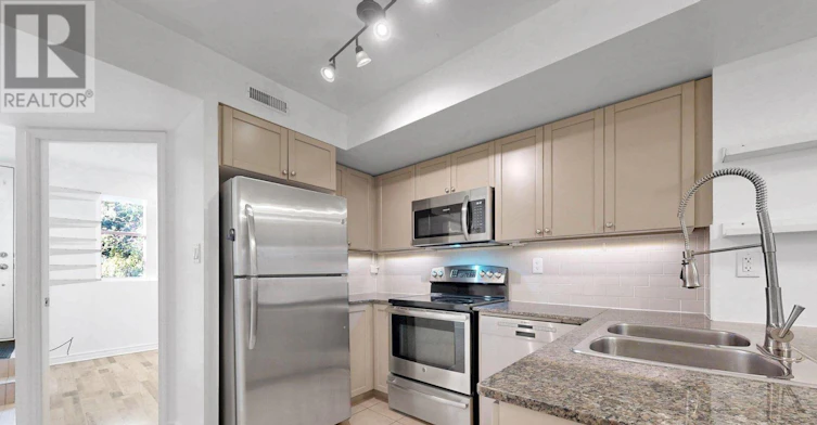 140-21 Ruttan Street, Toronto, ON, M6P 0A1 - 13