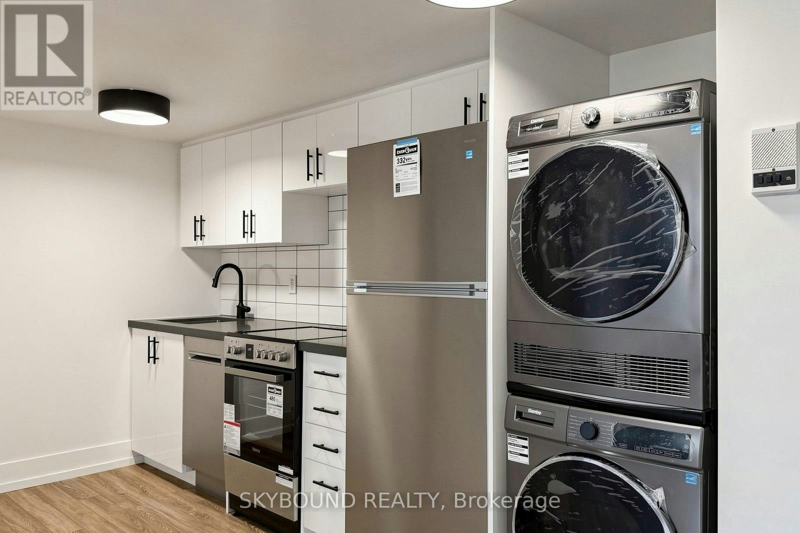 B-139 Wineva Avenue, Toronto, ON, M4E 2T3 - 9