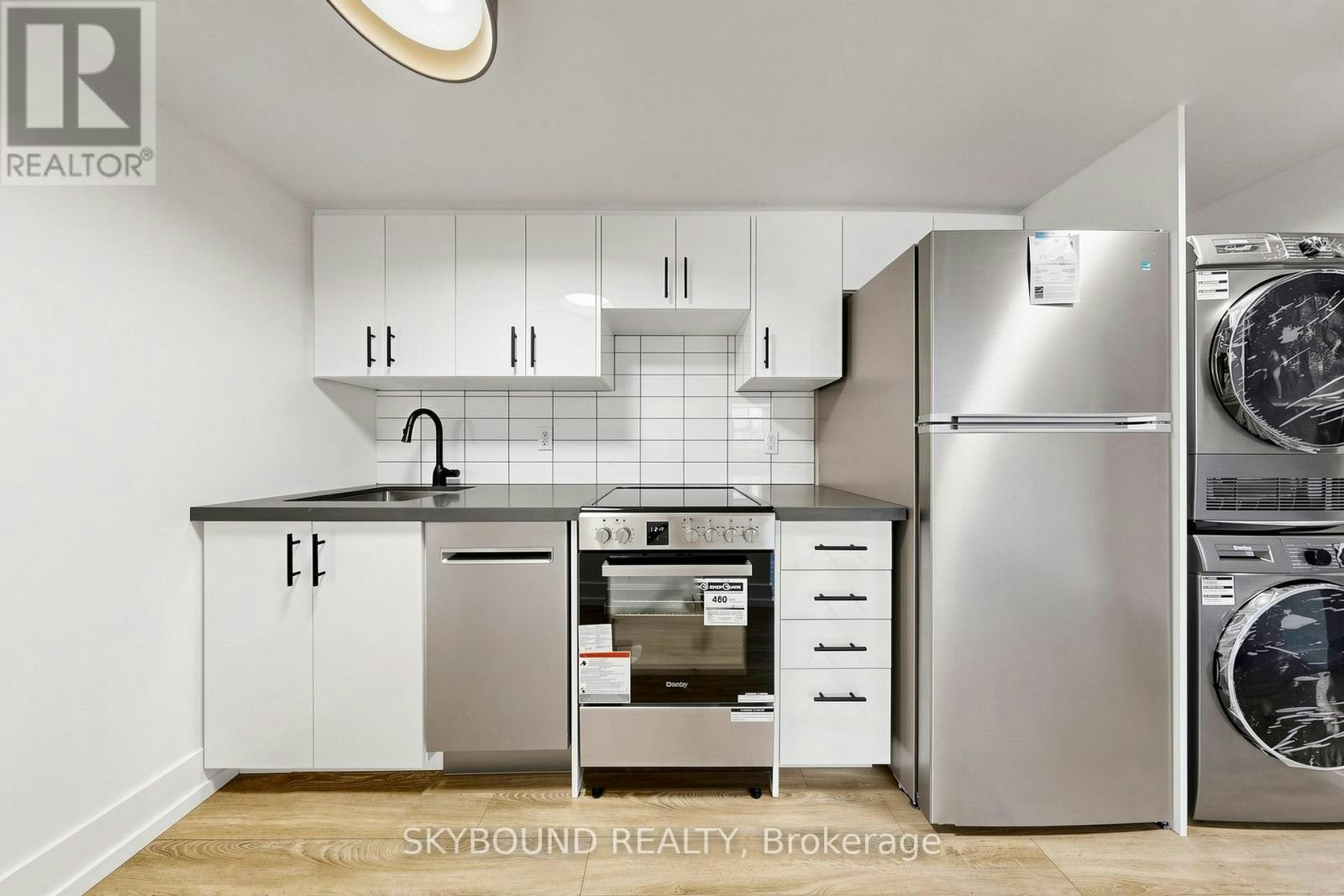 B-139 Wineva Avenue, Toronto, ON, M4E 2T3 - 7