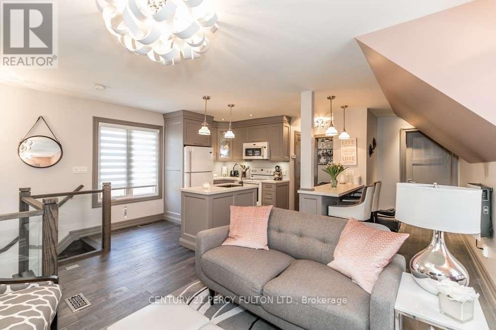 COACH HOUSE-44 Hawkridge Avenue, Markham, ON, L3P 1V9 - 2