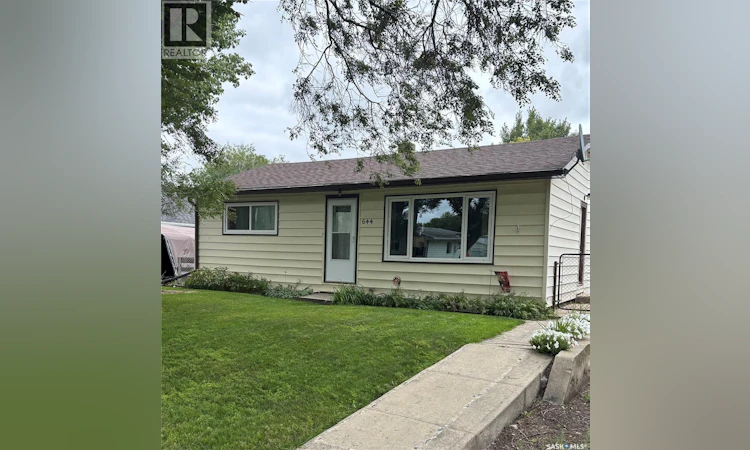 644 1st Street W