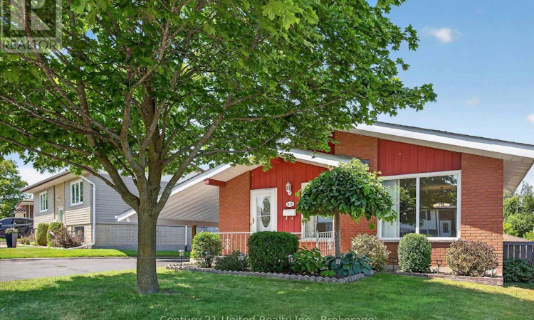 615 Saugeen Crescent