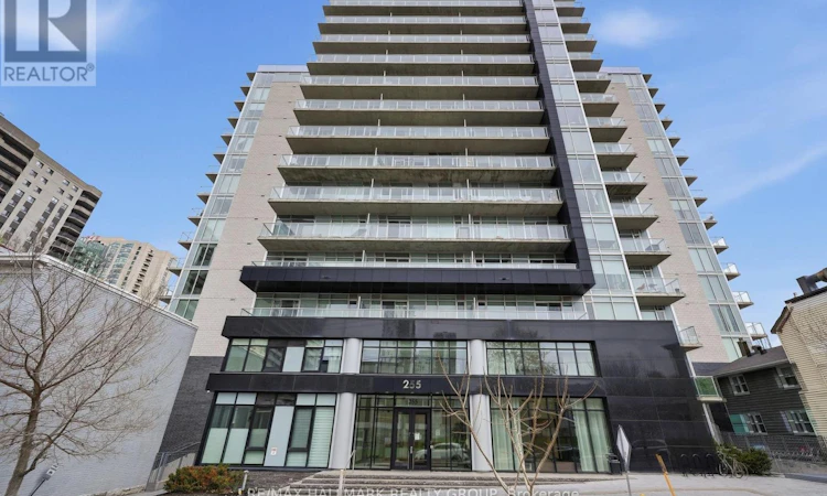 106-255 Bay Street
