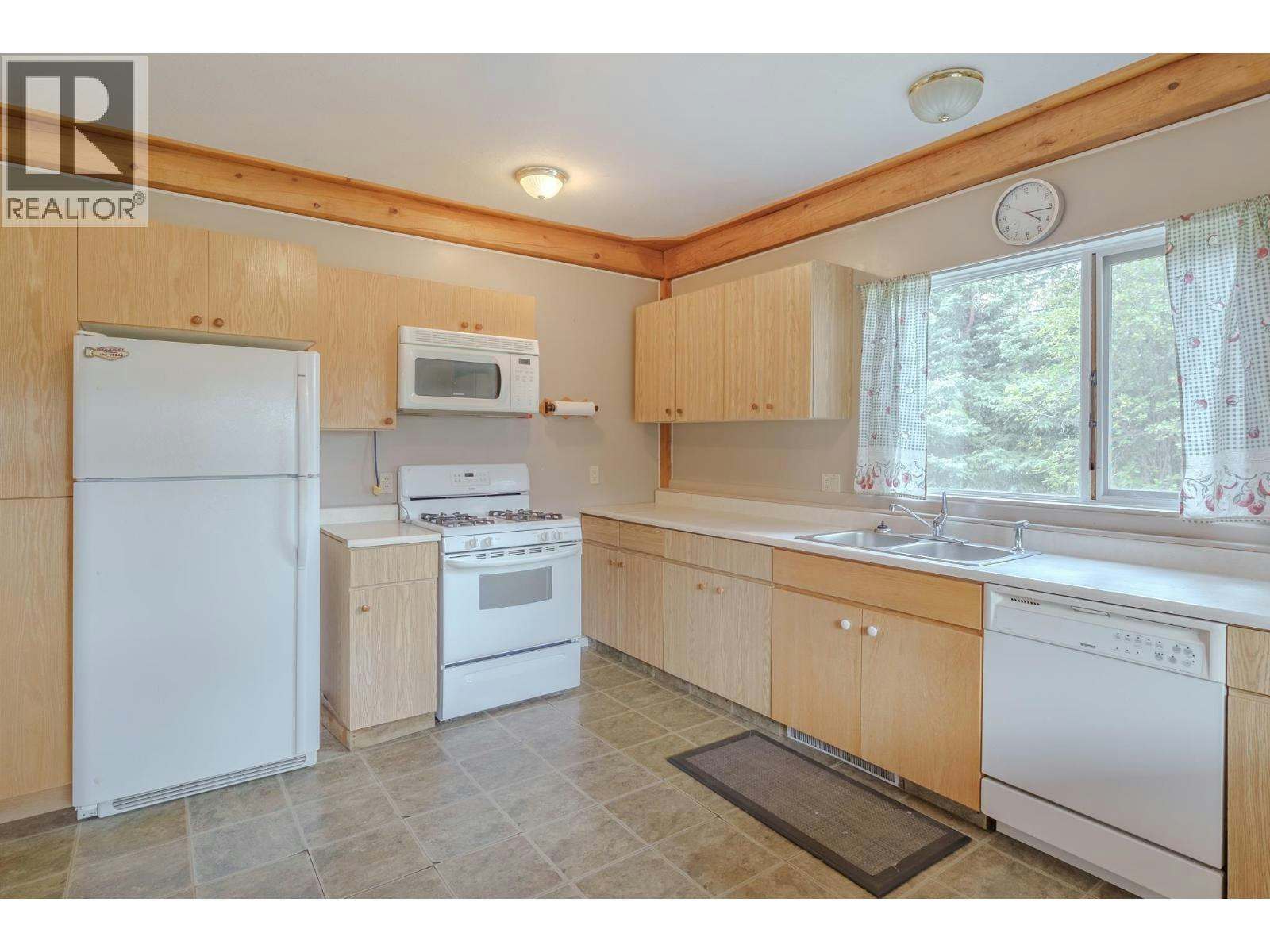 7532 Cariboo Chalet Road, Deka Lake, BC, V0K 1X0 - 6