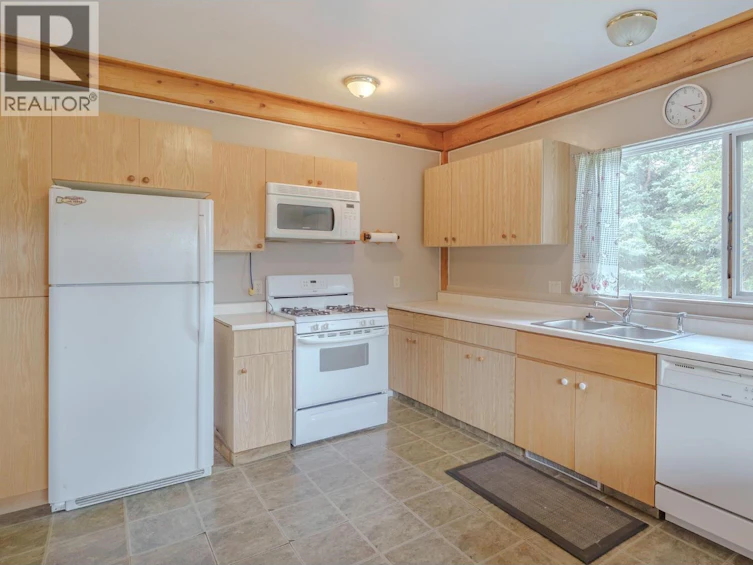 7532 Cariboo Chalet Road, Deka Lake, BC, V0K 1X0 - 6