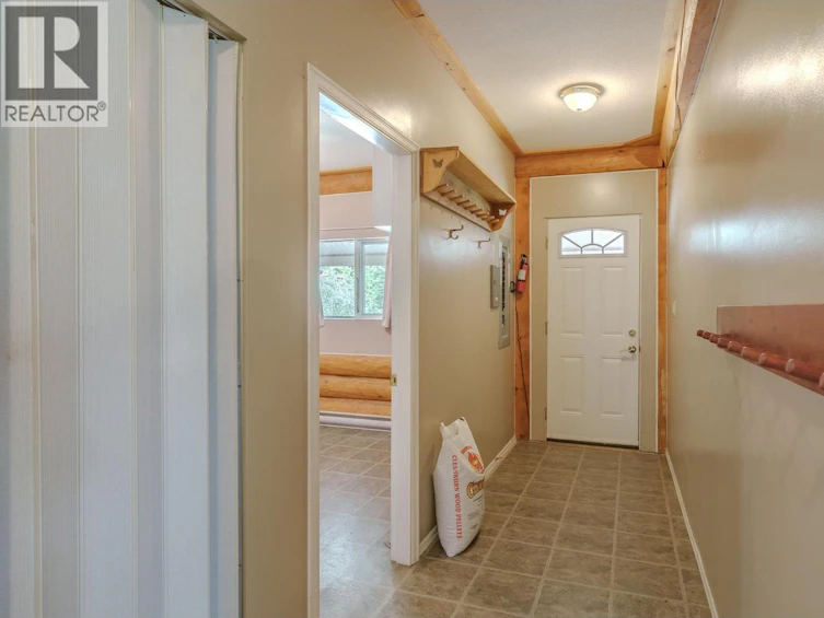 7532 Cariboo Chalet Road, Deka Lake, BC, V0K 1X0 - 11