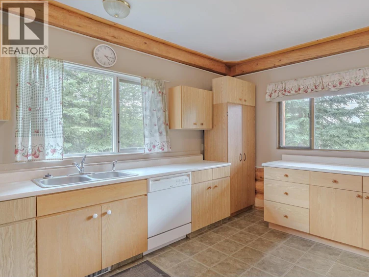 7532 Cariboo Chalet Road, Deka Lake, BC, V0K 1X0 - 5