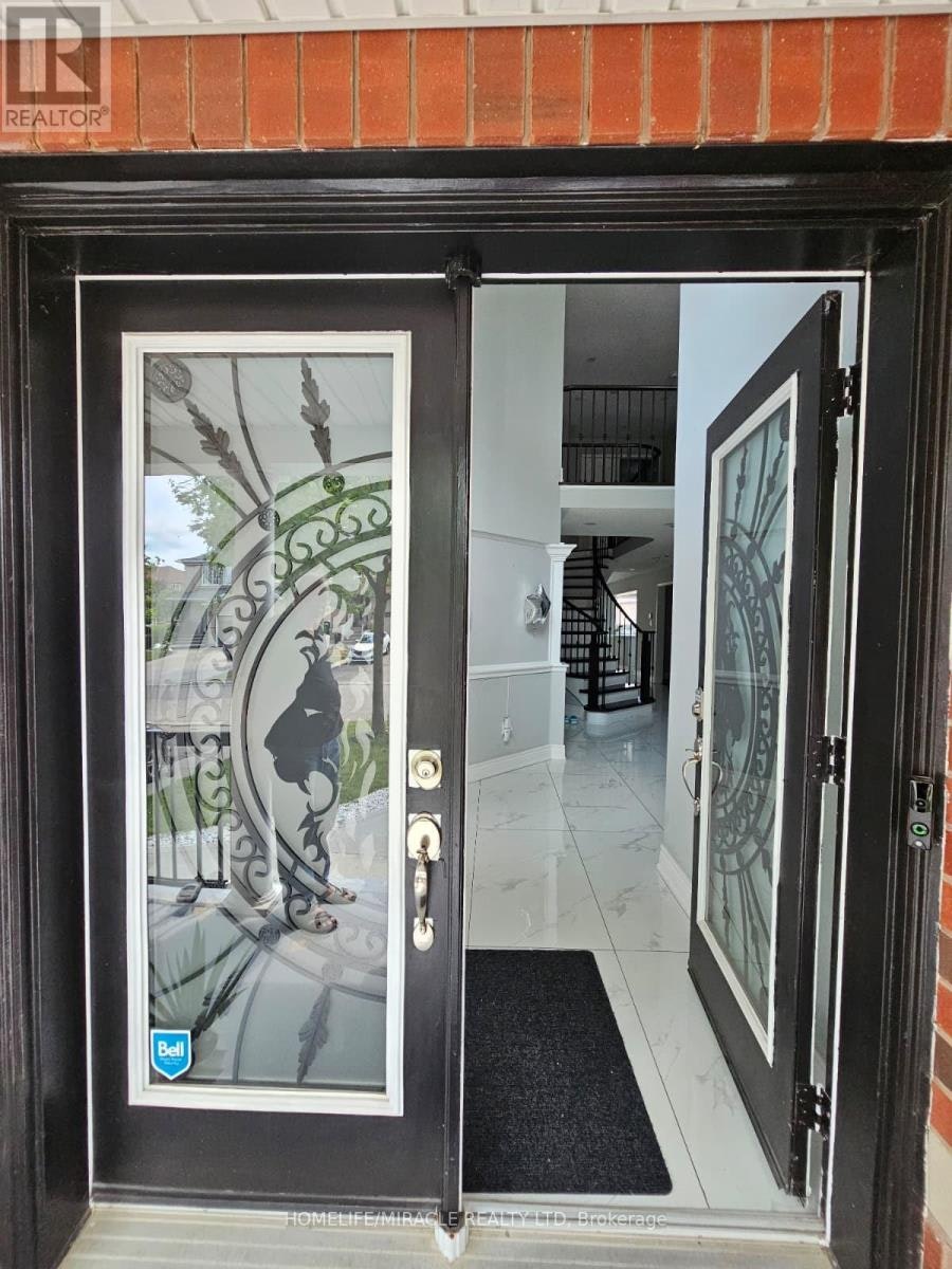 20 Summer Mist Court, Brampton, ON, L6R 2Z1 - 2