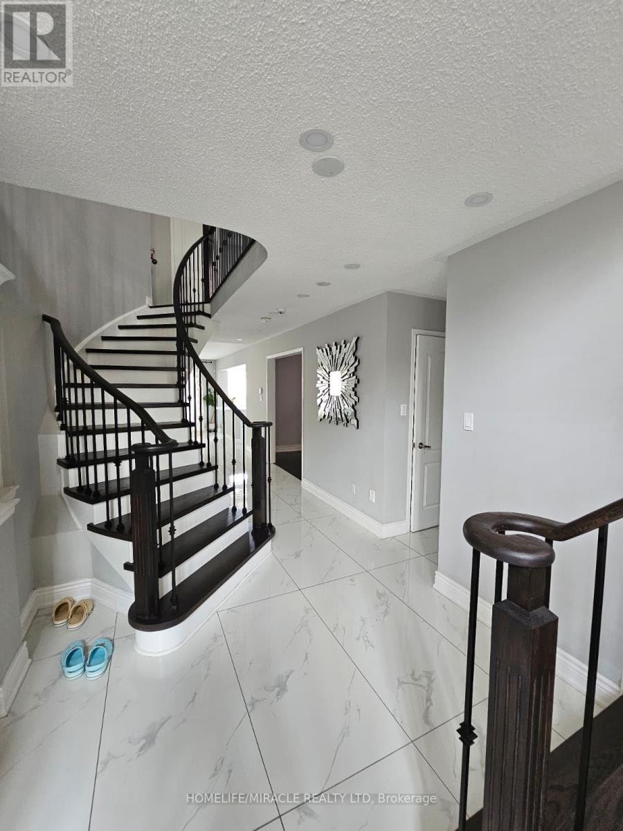 20 Summer Mist Court, Brampton, ON, L6R 2Z1 - 4