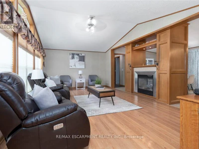 1161 4th Concession Road W - 4