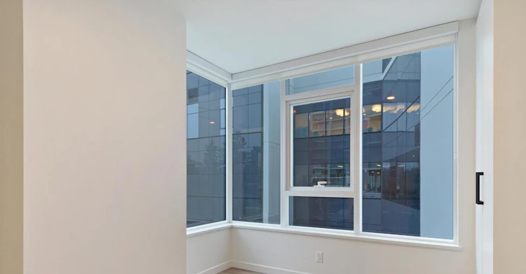 303-10448 University Drive, Surrey, BC, V3T 0S7 - 10
