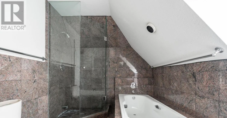 3RD FL-25 Coulson Avenue, Toronto, ON, M4V 1Y3 - 3