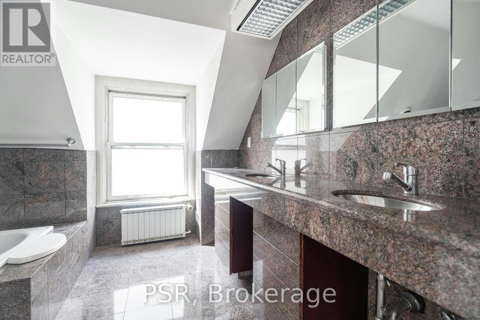 3RD FL-25 Coulson Avenue, Toronto, ON, M4V 1Y3 - 4